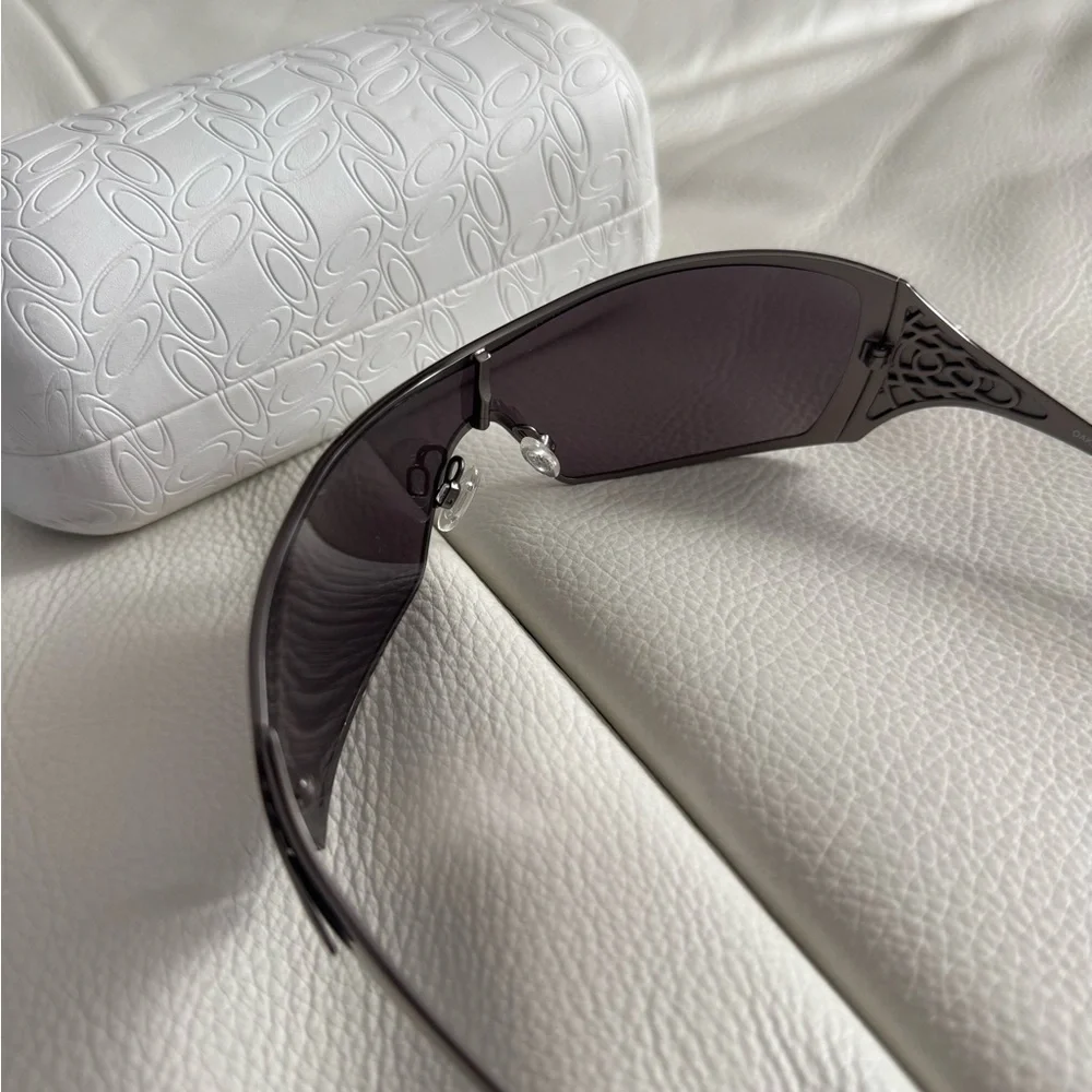 Oakley Dart Unisex Shield Sunglasses